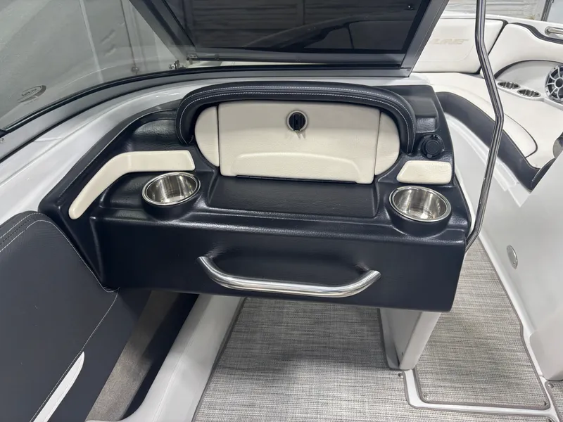 Slide: The Image of Crownline Boats 210 SS 2021 - 29