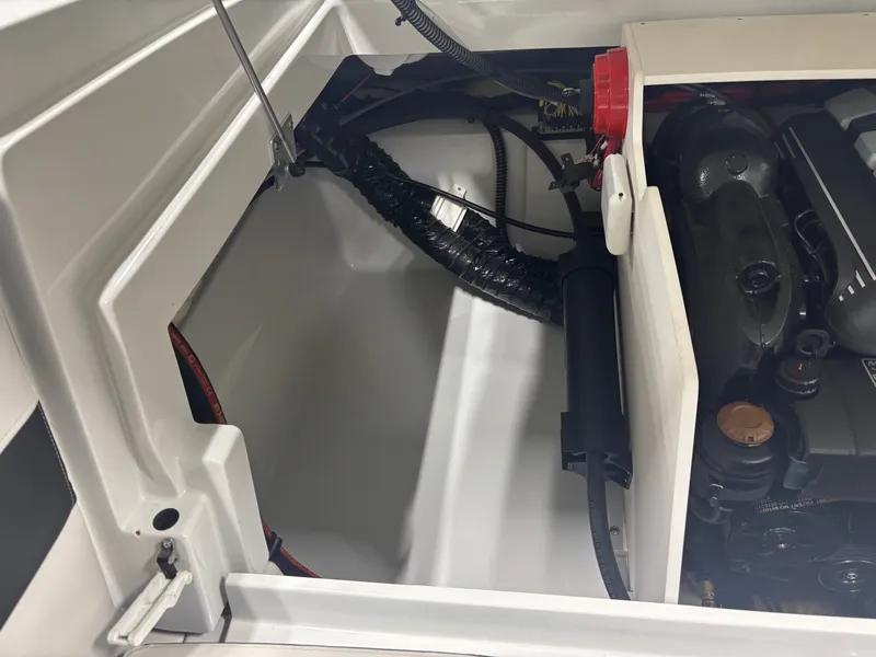 Slide: The Image of Crownline Boats 210 SS 2021 - 22