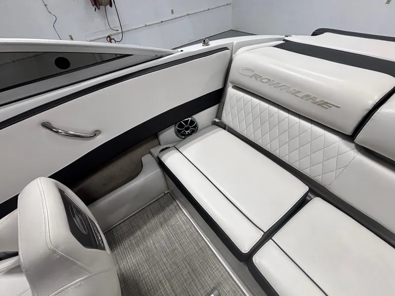 Slide: The Image of Crownline Boats 210 SS 2021 - 17