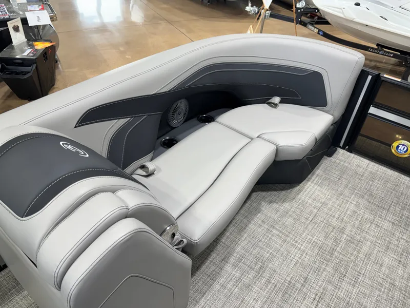 Slide: The Image of Barletta Cabrio C22UC 2027 - 9