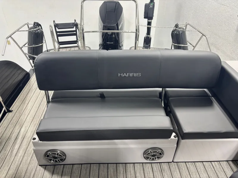 Slide: The Image of Harris Grand Mariner 250 2025 - 28