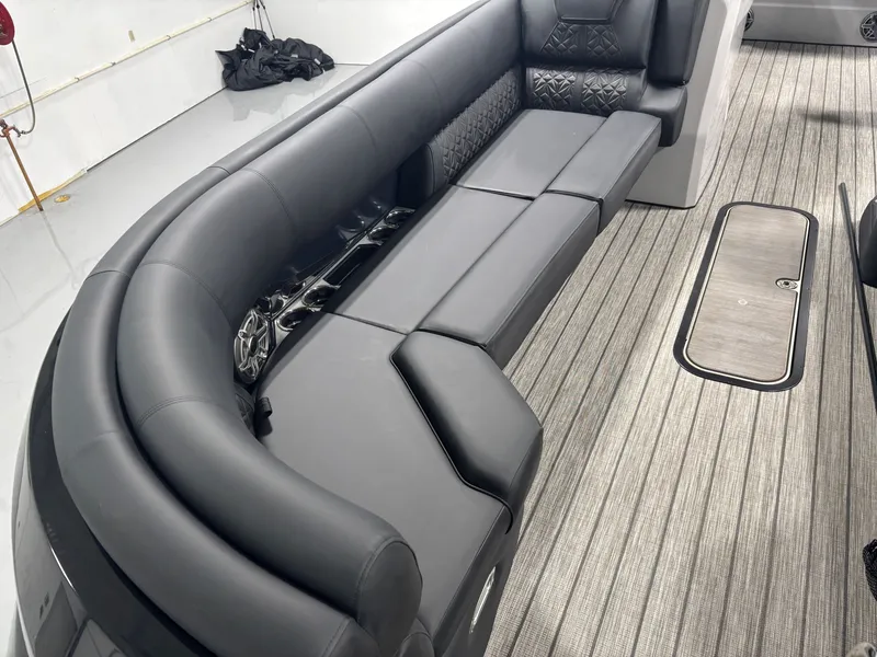Slide: The Image of Harris Grand Mariner 250 2025 - 15