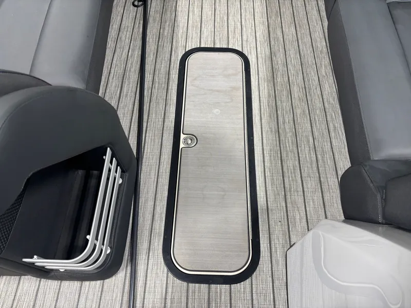 Slide: The Image of Harris Grand Mariner 250 2025 - 19