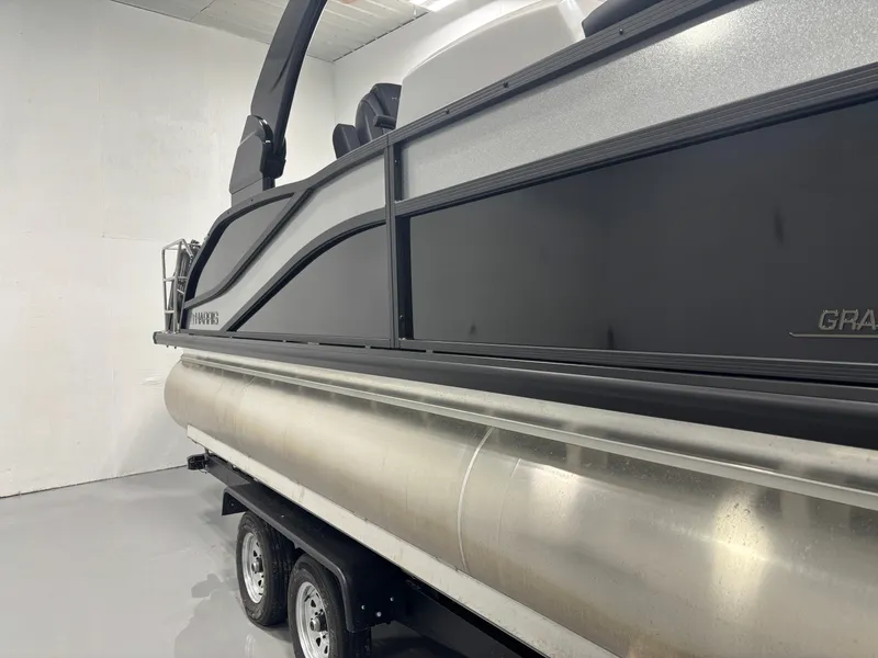 Slide: The Image of Harris Grand Mariner 250 2025 - 5