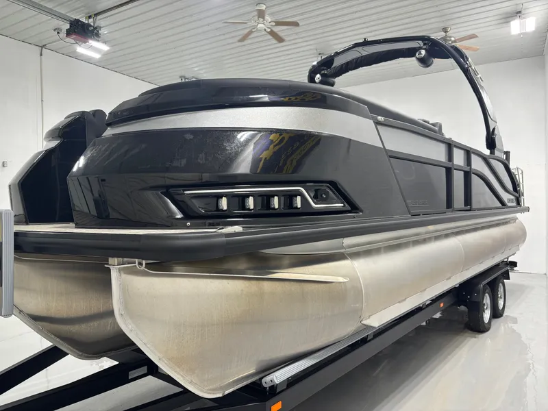 Slide: The Image of Harris Grand Mariner 250 2025 - 11