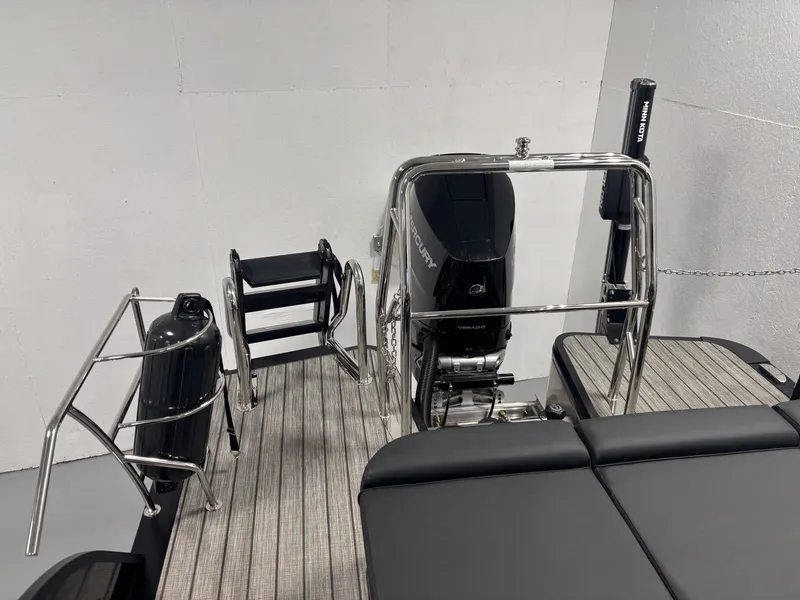 Slide: The Image of Harris Grand Mariner 250 2025 - 30