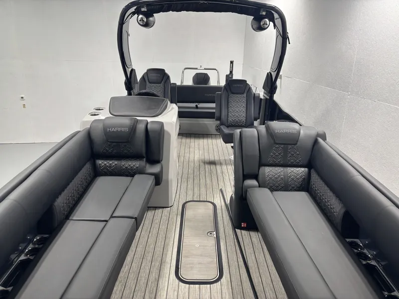 Slide: The Image of Harris Grand Mariner 250 2025 - 13