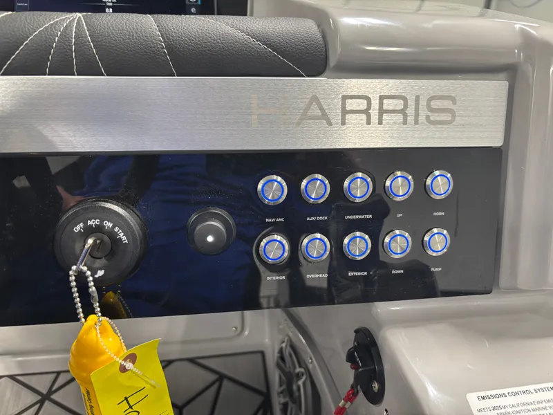 Slide: The Image of Harris Grand Mariner 250 2025 - 25