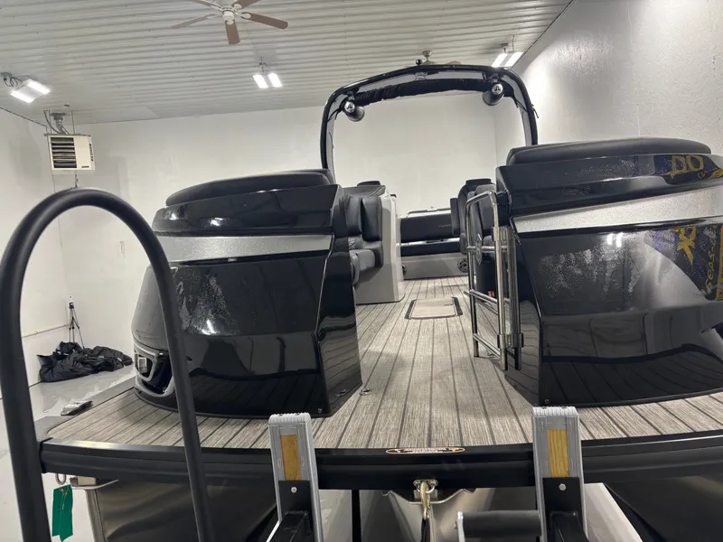 Slide: The Image of Harris Grand Mariner 250 2025 - 12