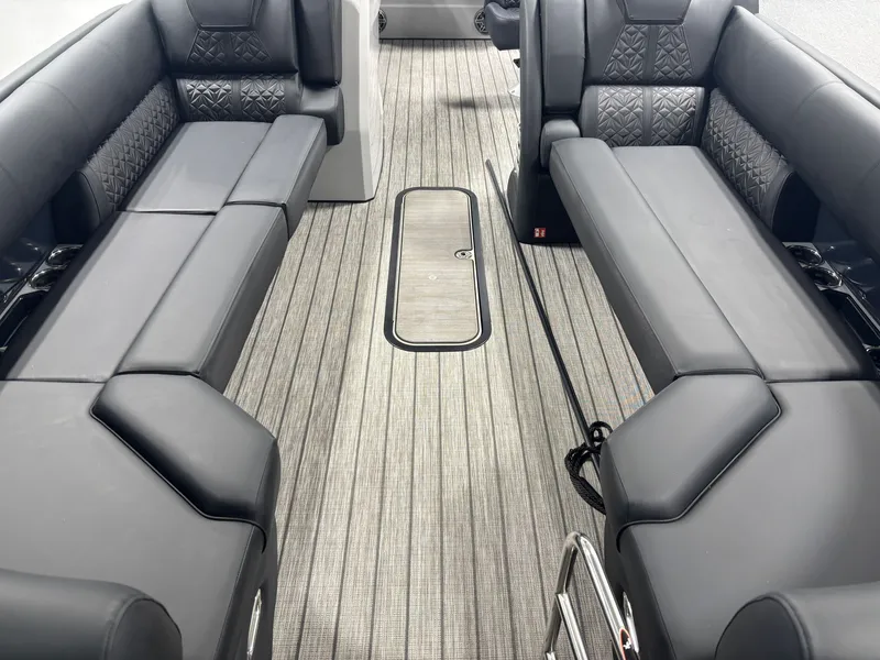 Slide: The Image of Harris Grand Mariner 250 2025 - 14