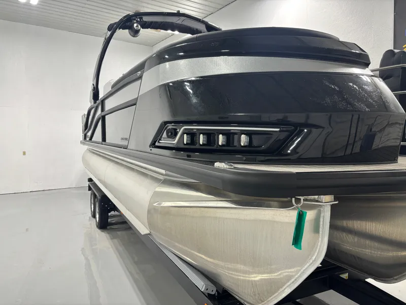 Slide: The Image of Harris Grand Mariner 250 2025 - 3