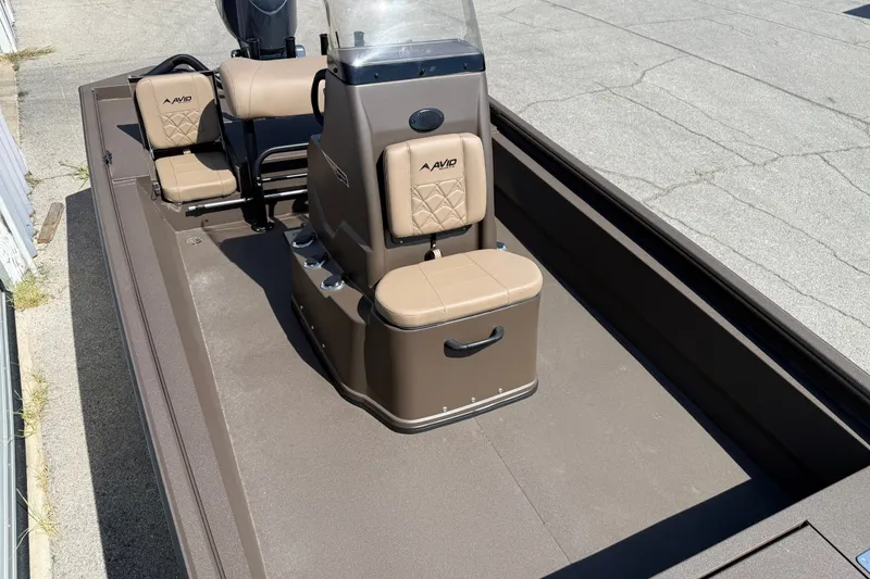 Slide: The Image of Avid 20 Rogue CC 2027 boat with tan seating and console on a sunny day. - 9