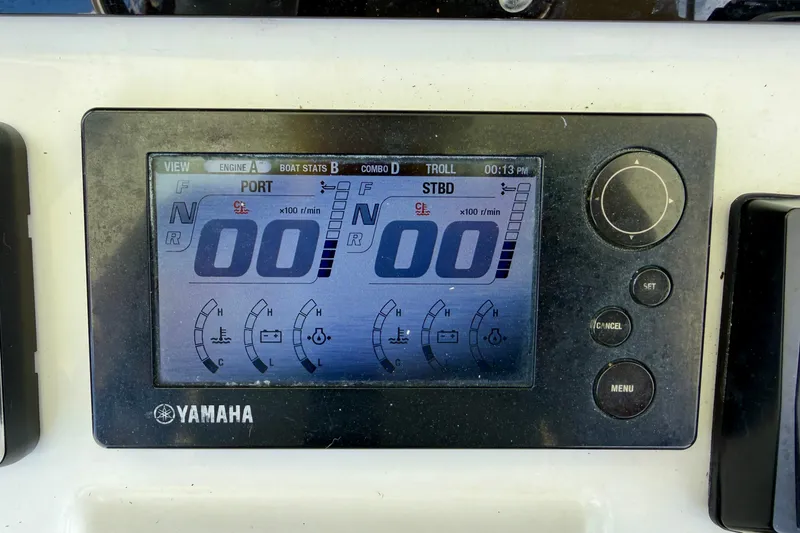 Slide: The Image of Yamaha engine display on 2016 Sea Hunt Gamefish 30 boat dashboard. - 14