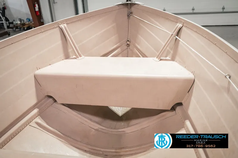 Slide: The Image of 2004 Smoker Craft Voyager boat interior with seating, showcased by Reeder Trausch Marine. - 29