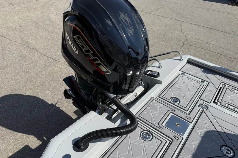 Slide: The Image of Avid 23 Mag 2027 boat with Yamaha engine on textured deck. - 27