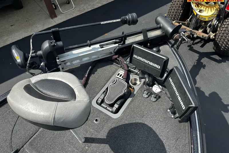Slide: The Image of 2012 Nitro Z-8 boat deck with Humminbird electronics and seating. - 7