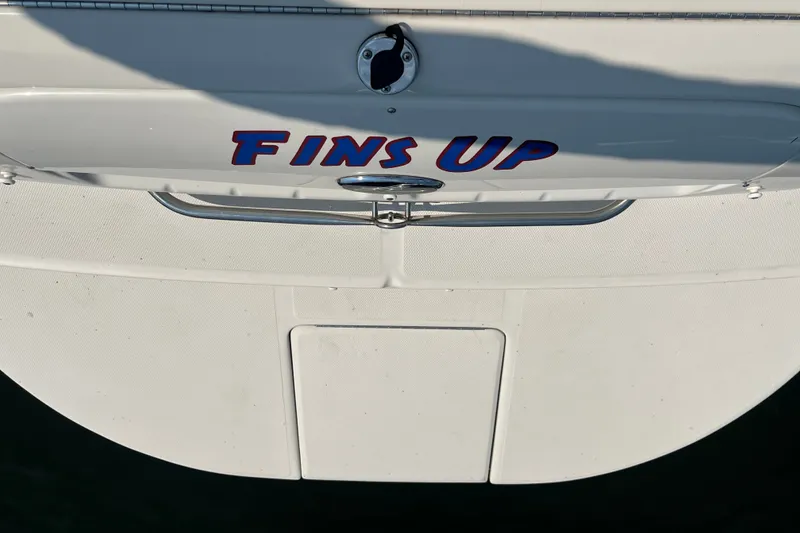 Slide: The Image of Rear view of 2007 Sea Ray 240 Sundeck with "Fins Up" text. - 26