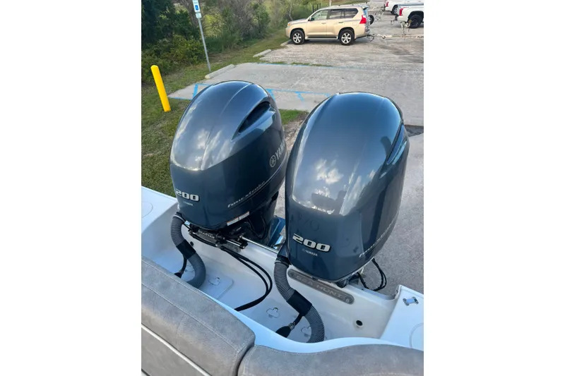 Slide: The Image of Twin Yamaha 200 outboard engines on a 2020 Sea Hunt Ultra 275SE boat. - 39
