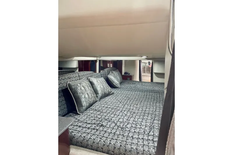 Slide: The Image of Luxurious cabin interior of 2006 Formula 400 Super Sport yacht with elegant bedding. - 28