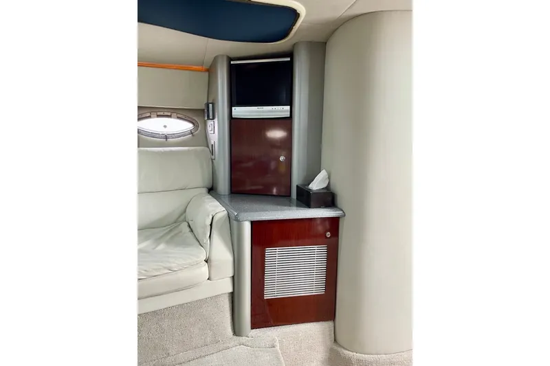Slide: The Image of Interior of 2006 Formula 400 Super Sport yacht with TV and seating area. - 26