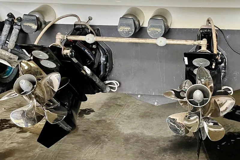 Slide: The Image of Twin propellers of a 2006 Formula 400 Super Sport boat, showcasing polished metal finish. - 8