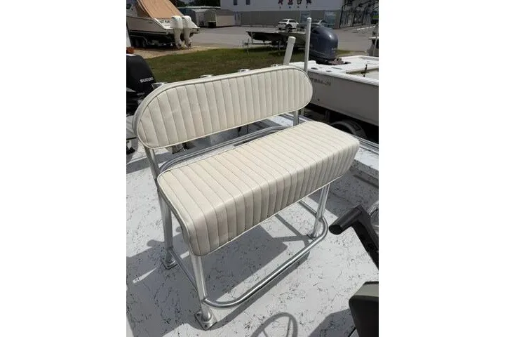 Slide: The Image of White cushioned bench seat on 2003 Southern Skimmer 2170 SKIFF boat deck. - 14