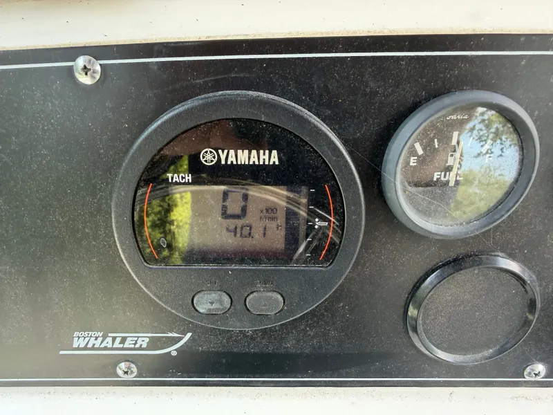 Slide: The Image of Boston Whaler 210 Outrage 1999 - 17