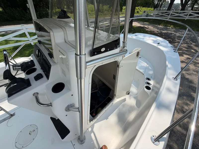 Slide: The Image of Boston Whaler 210 Outrage 1999 - 33