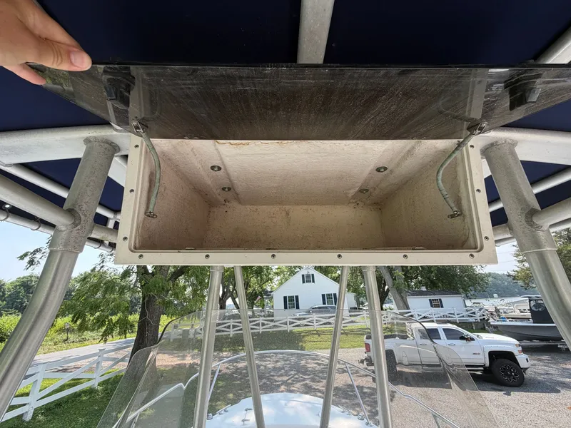 Slide: The Image of Boston Whaler 210 Outrage 1999 - 16