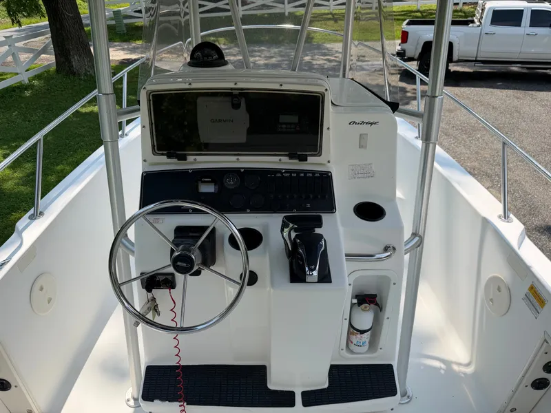 Slide: The Image of Boston Whaler 210 Outrage 1999 - 13