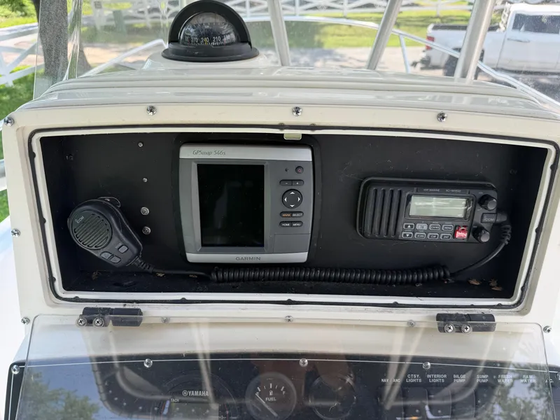 Slide: The Image of Boston Whaler 210 Outrage 1999 - 15