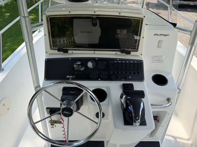 Slide: The Image of Boston Whaler 210 Outrage 1999 - 14