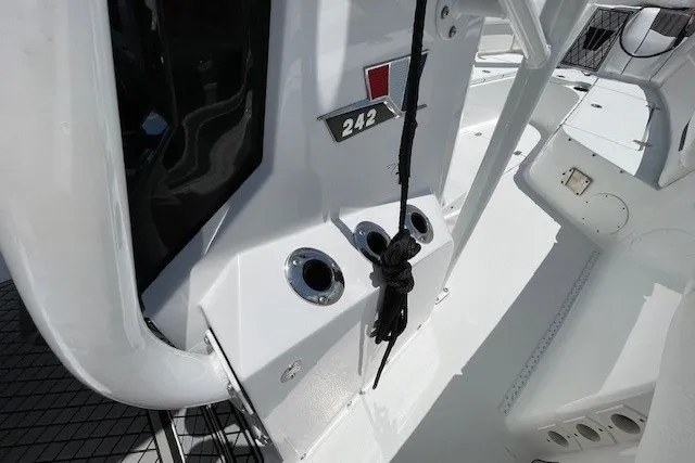 Slide: The Image of 2023 Wellcraft 242 Fisherman boat deck with sleek design and modern features. - 46