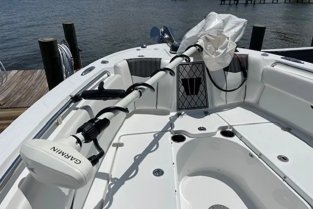 Slide: The Image of 2023 Wellcraft 242 Fisherman boat deck with Garmin equipment, docked by the water. - 77