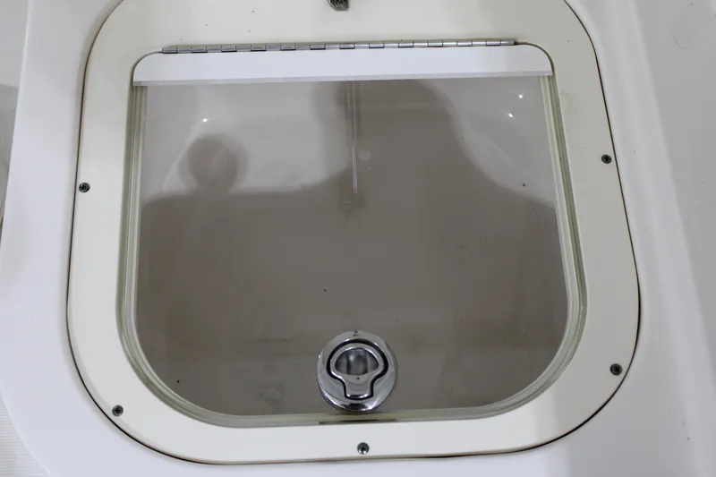 Slide: The Image of Livewell compartment on a 2005 Robalo R227 Dual Console boat. - 14