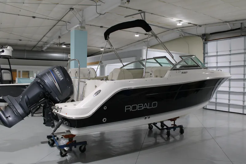 The Image of 2005 Robalo R227 Dual Console boat in indoor showroom. - 0