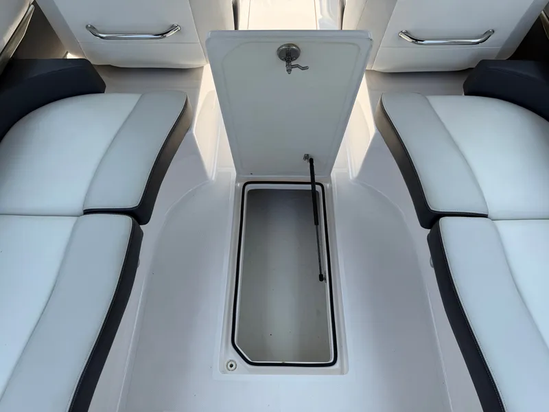 Slide: The Image of Regal 2700 ES Bowrider 2016 - 13