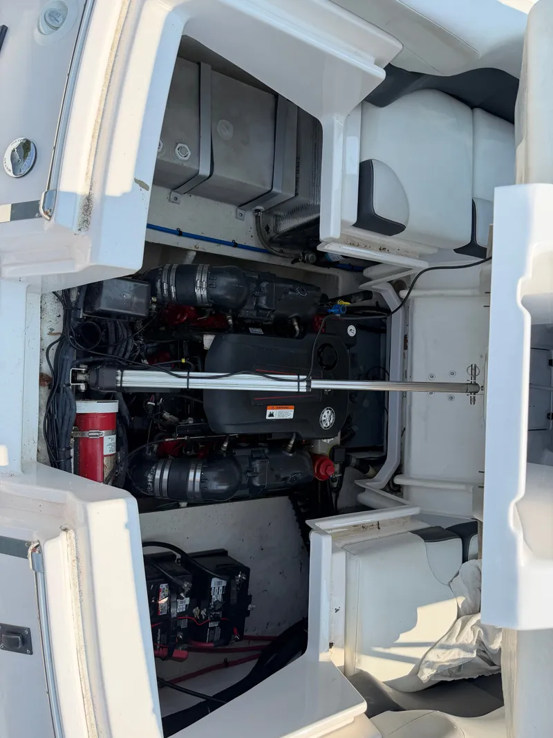Slide: The Image of Regal 2700 ES Bowrider 2016 - 33