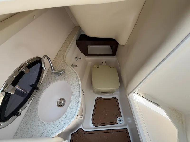 Slide: The Image of Regal 2700 ES Bowrider 2016 - 18