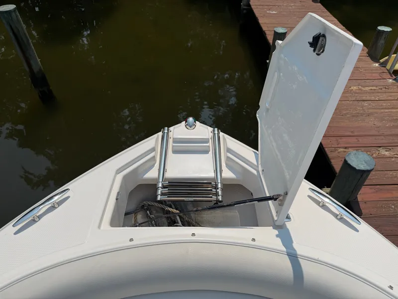 Slide: The Image of Regal 2700 ES Bowrider 2016 - 26