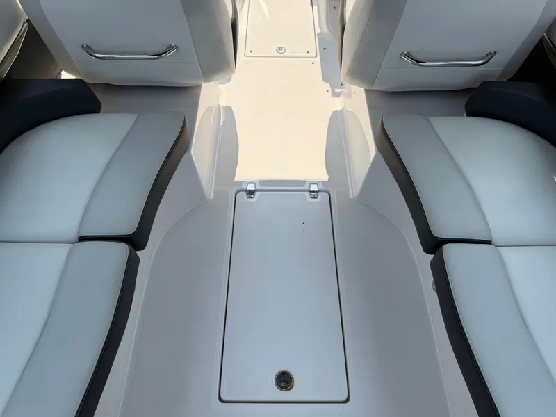 Slide: The Image of Regal 2700 ES Bowrider 2016 - 14