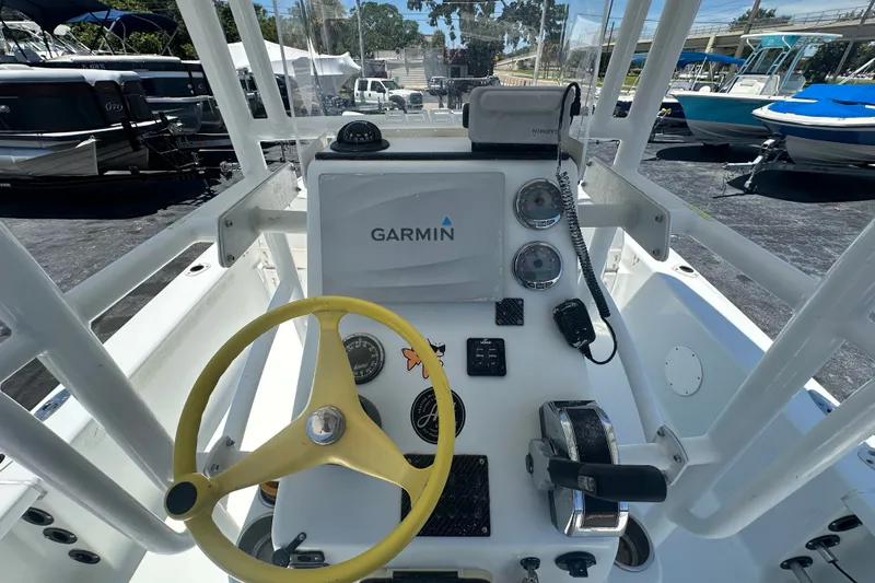 Slide: The Image of 2007 Lake & Bay Backwater 24 boat dashboard with Garmin navigation system and yellow steering wheel. - 10