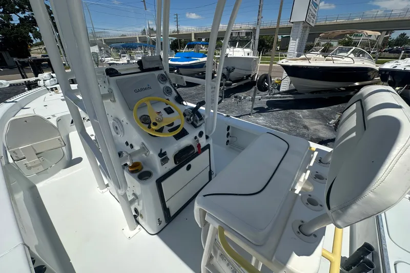 Slide: The Image of 2007 Lake & Bay Backwater 24 boat interior with Garmin navigation system and seating. - 9