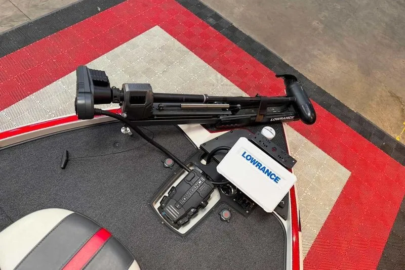 Slide: The Image of 2022 Ranger Z520R boat deck with Lowrance trolling motor and electronics. - 7