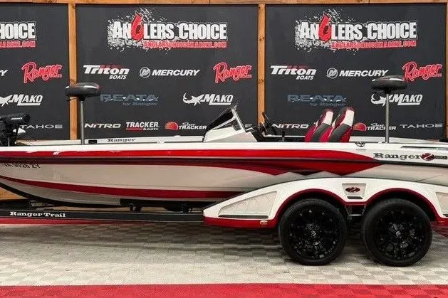The Image of 2022 Ranger Z520R fishing boat displayed at Anglers Choice event. - 1