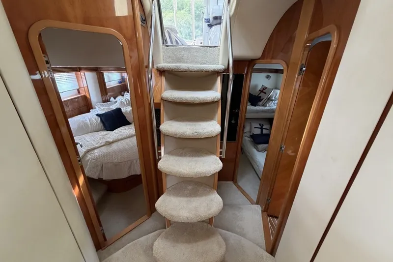 Slide: The Image of Interior of 2001 Viking Sport Cruisers V65 yacht with carpeted stairs and cozy cabins. - 57