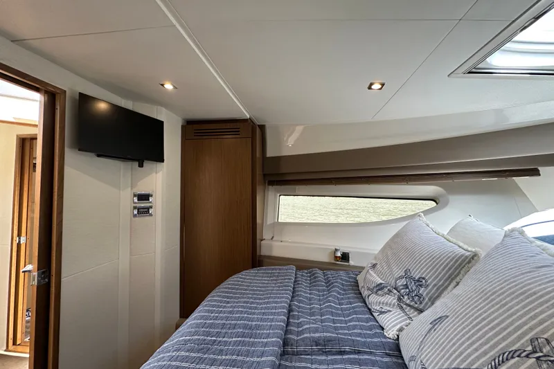 Slide: The Image of Luxurious cabin interior of 2017 Sea Ray Sundancer 460 yacht with cozy bedding and modern amenities. - 34