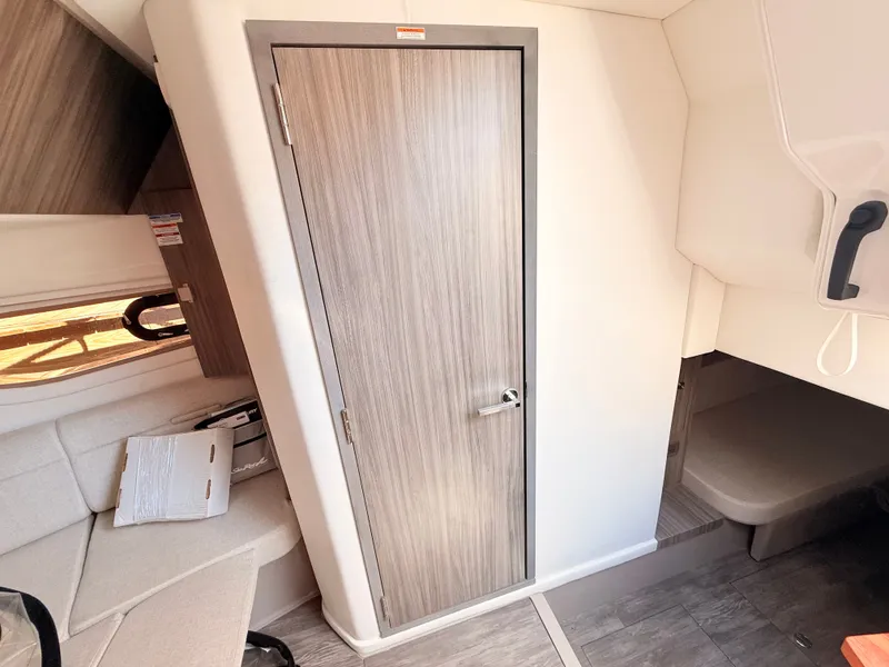 Slide: The Image of Sea Ray Sundancer 320 Outboard 2026 - 70