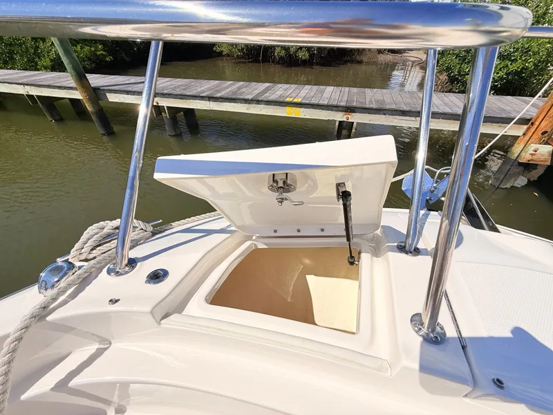 Slide: The Image of Sea Ray Sundancer 320 Outboard 2026 - 81