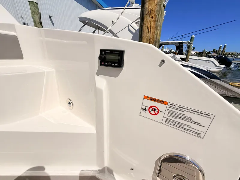 Slide: The Image of Sea Ray Sundancer 320 Outboard 2026 - 30